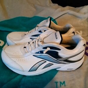 Like new men's sz 13 Reebok DMX shoes